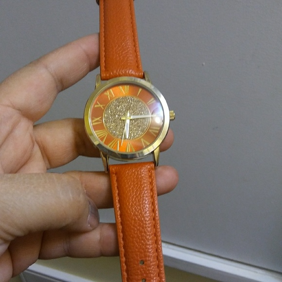 4 genuine leather band watches - Picture 7 of 7